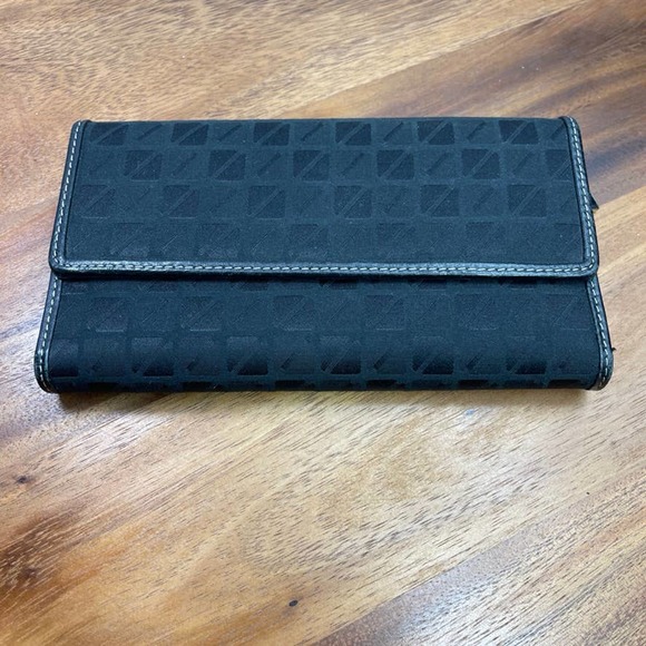 Nine & Co. Handbags - Nine & Company Tri-Fold Clutch Wallet Black Geometric Checkbook Zipper Pen Loop